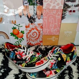 Woman's Floral Van's Size 9.5